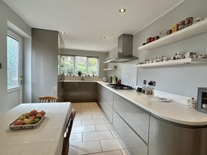 Breakfast Kitchen- click for photo gallery
